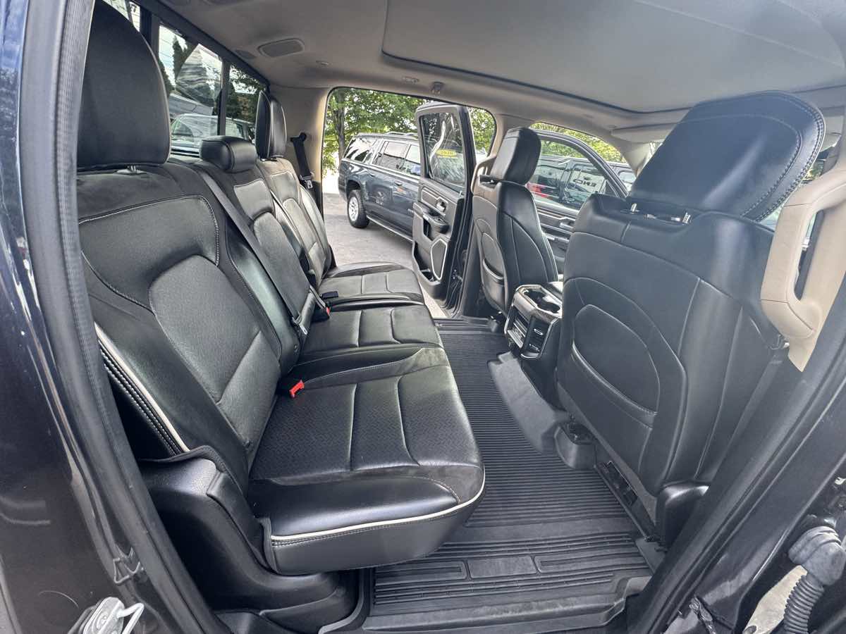 2019 Ram 1500 Laramie photo 24