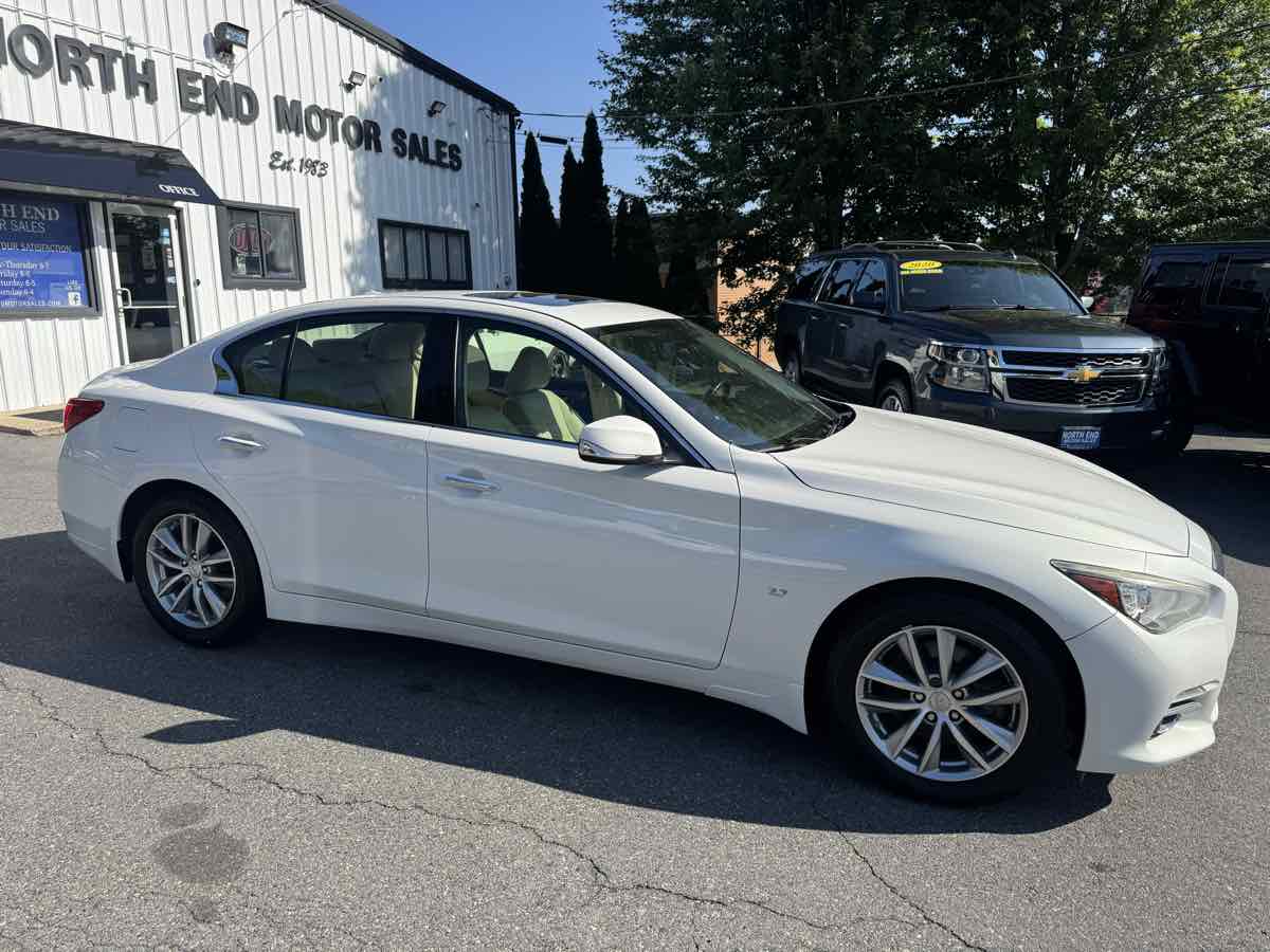 2015 Infiniti Q50 Premium photo 2