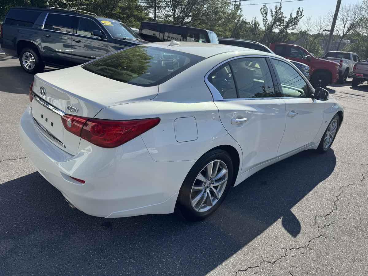 2015 Infiniti Q50 Premium photo 3