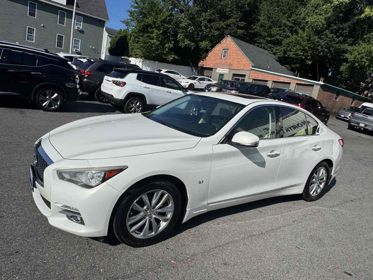 2015 Infiniti Q50 Premium photo 7