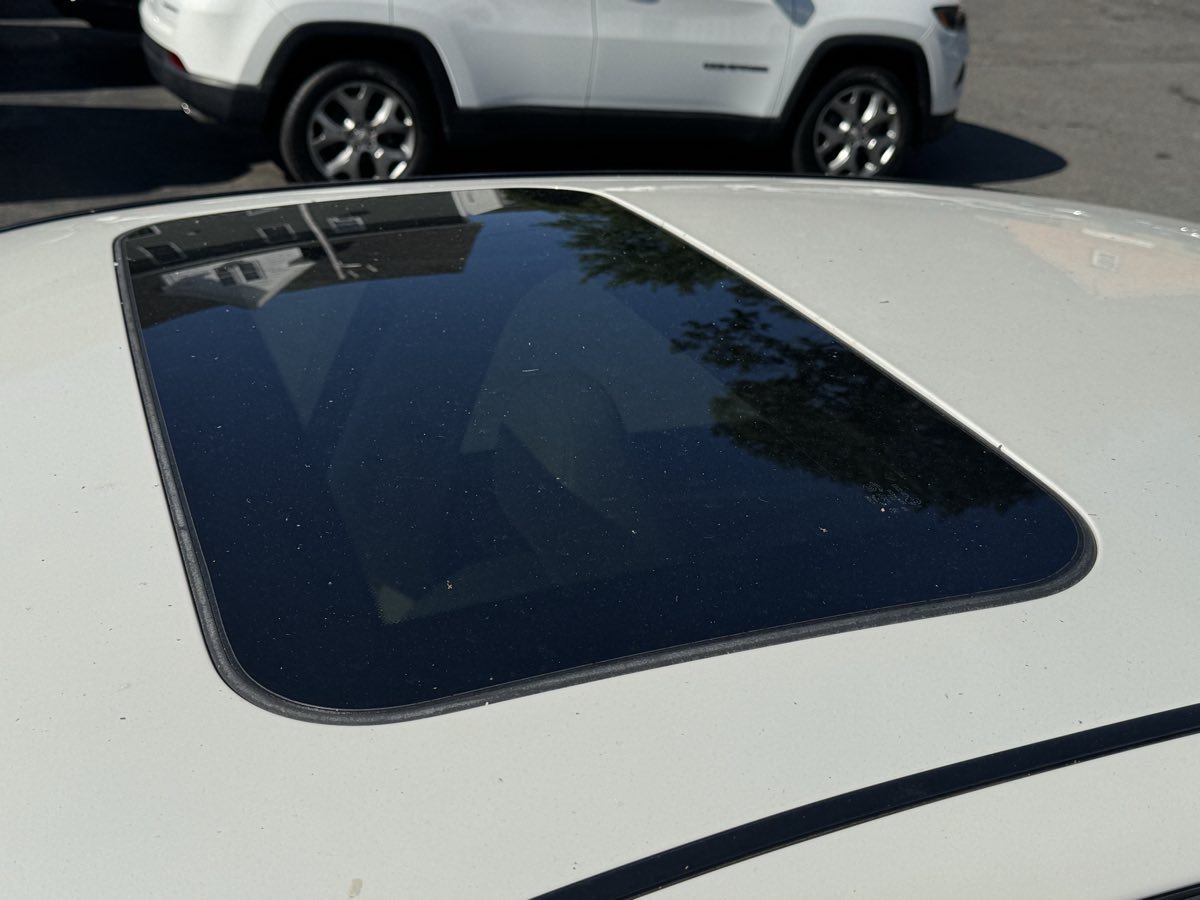 2015 Infiniti Q50 Premium photo 9