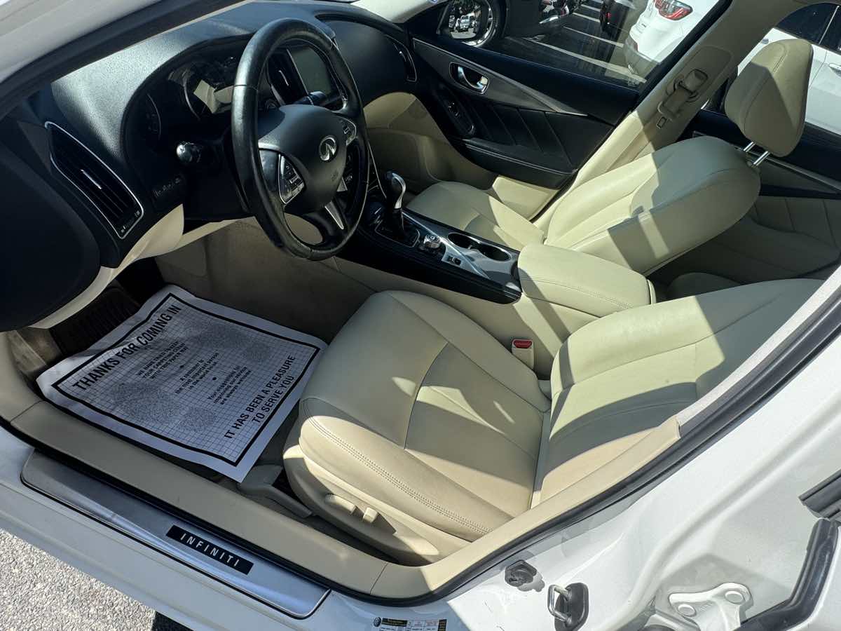 2015 Infiniti Q50 Premium photo 10