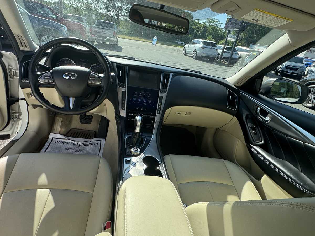 2015 Infiniti Q50 Premium photo 13