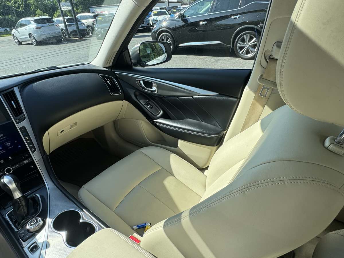 2015 Infiniti Q50 Premium photo 15