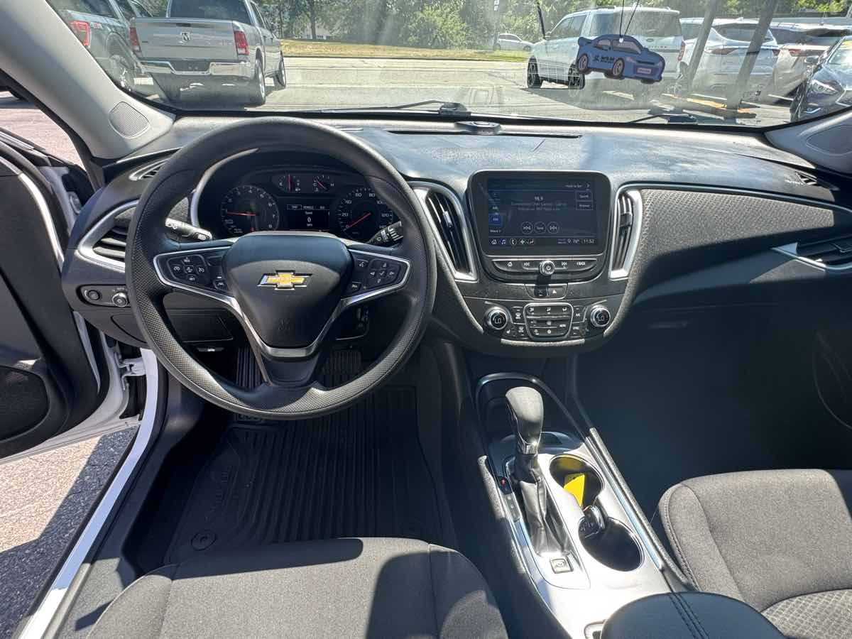 2023 Chevrolet Malibu 1LT photo 13