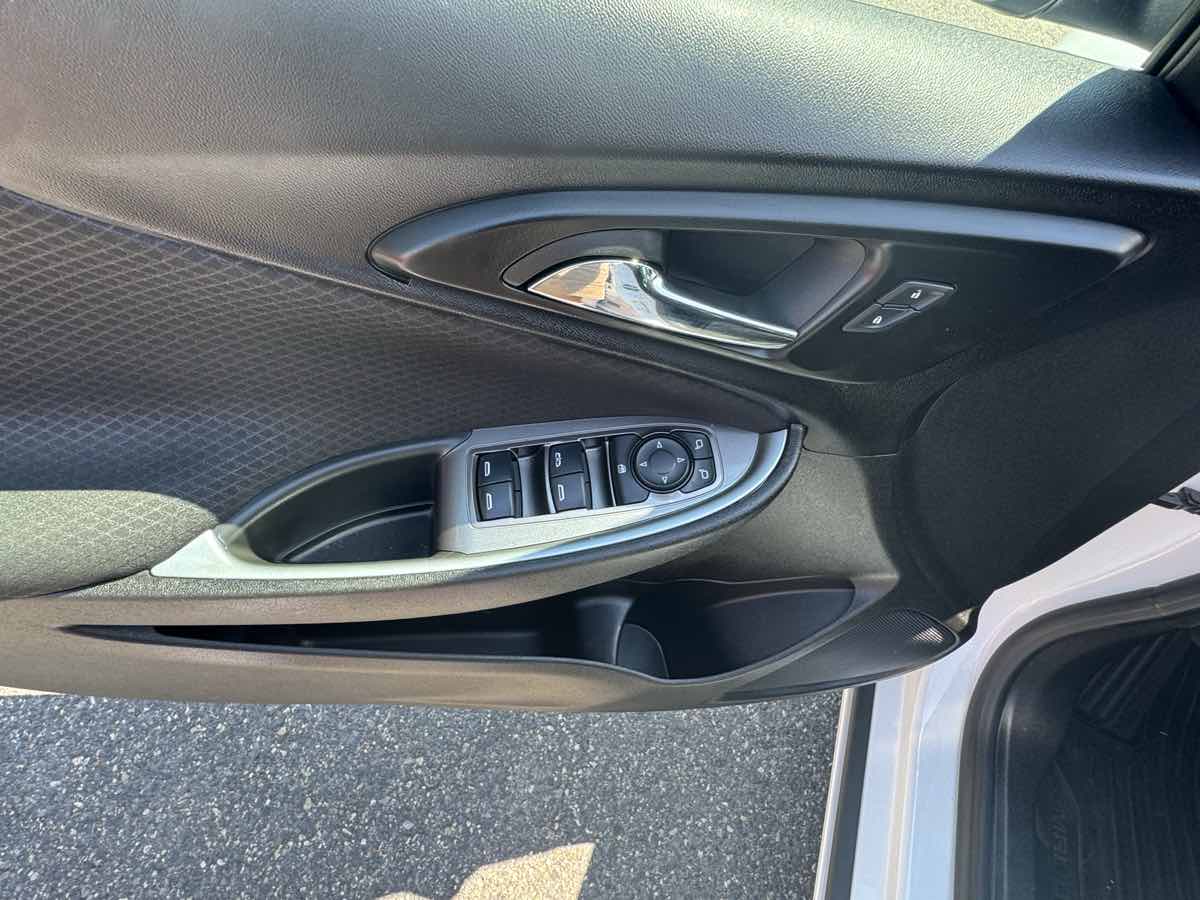 2023 Chevrolet Malibu 1LT photo 16