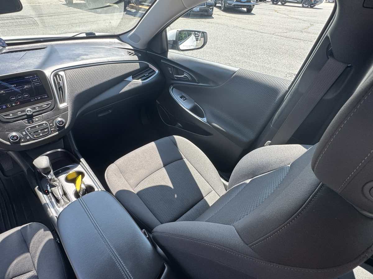 2023 Chevrolet Malibu 1LT photo 22