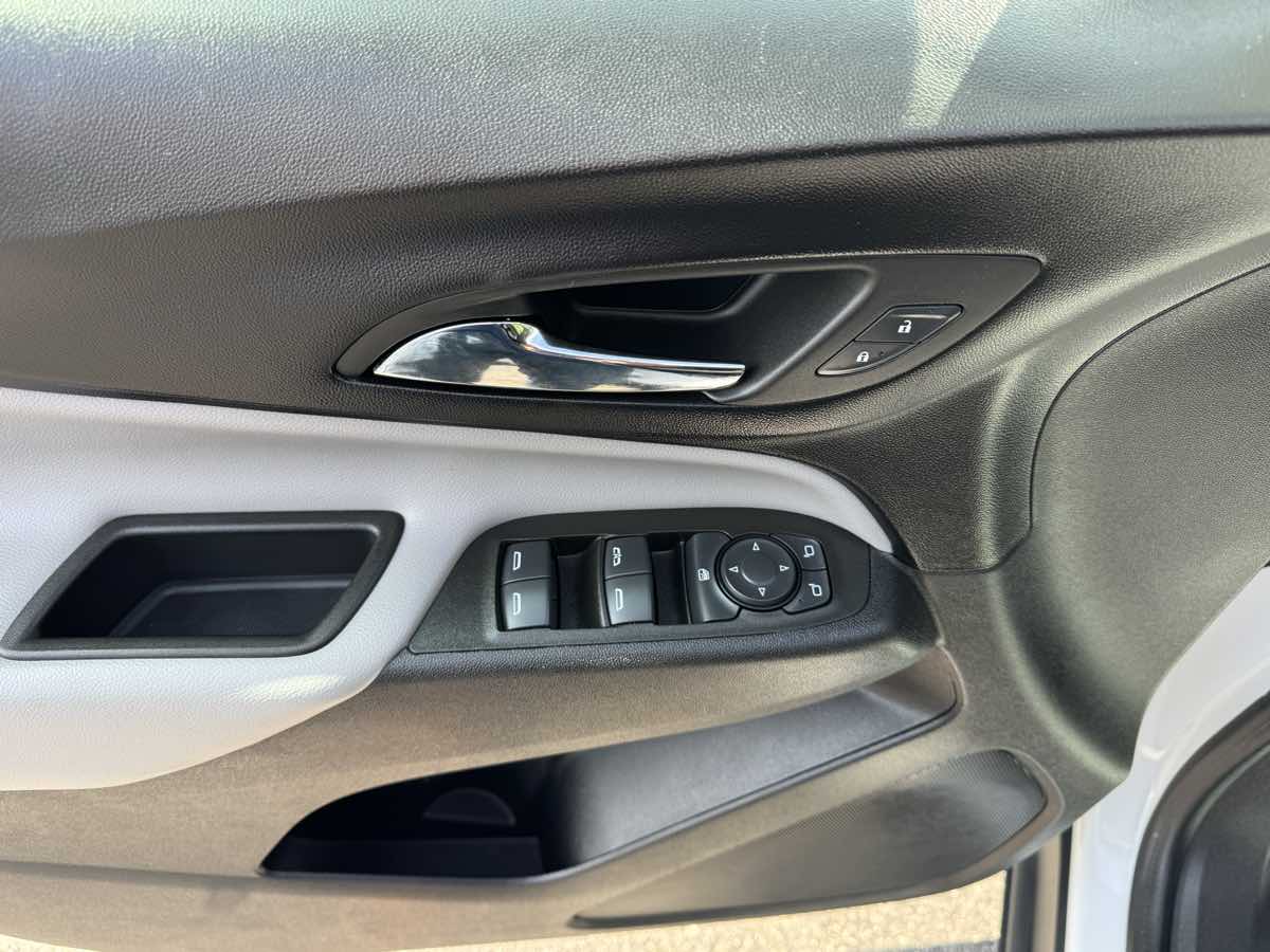 2024 Chevrolet Equinox LS photo 10