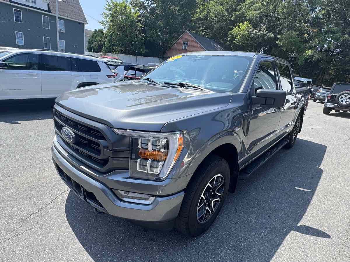 2023 Ford F-150 XLT photo 9