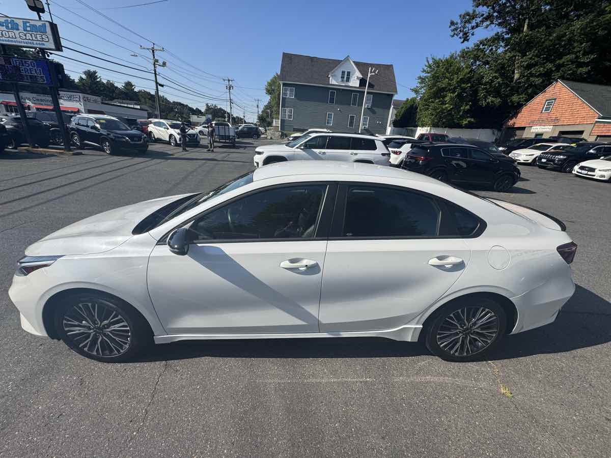 2023 Kia Forte GT-Line photo 4