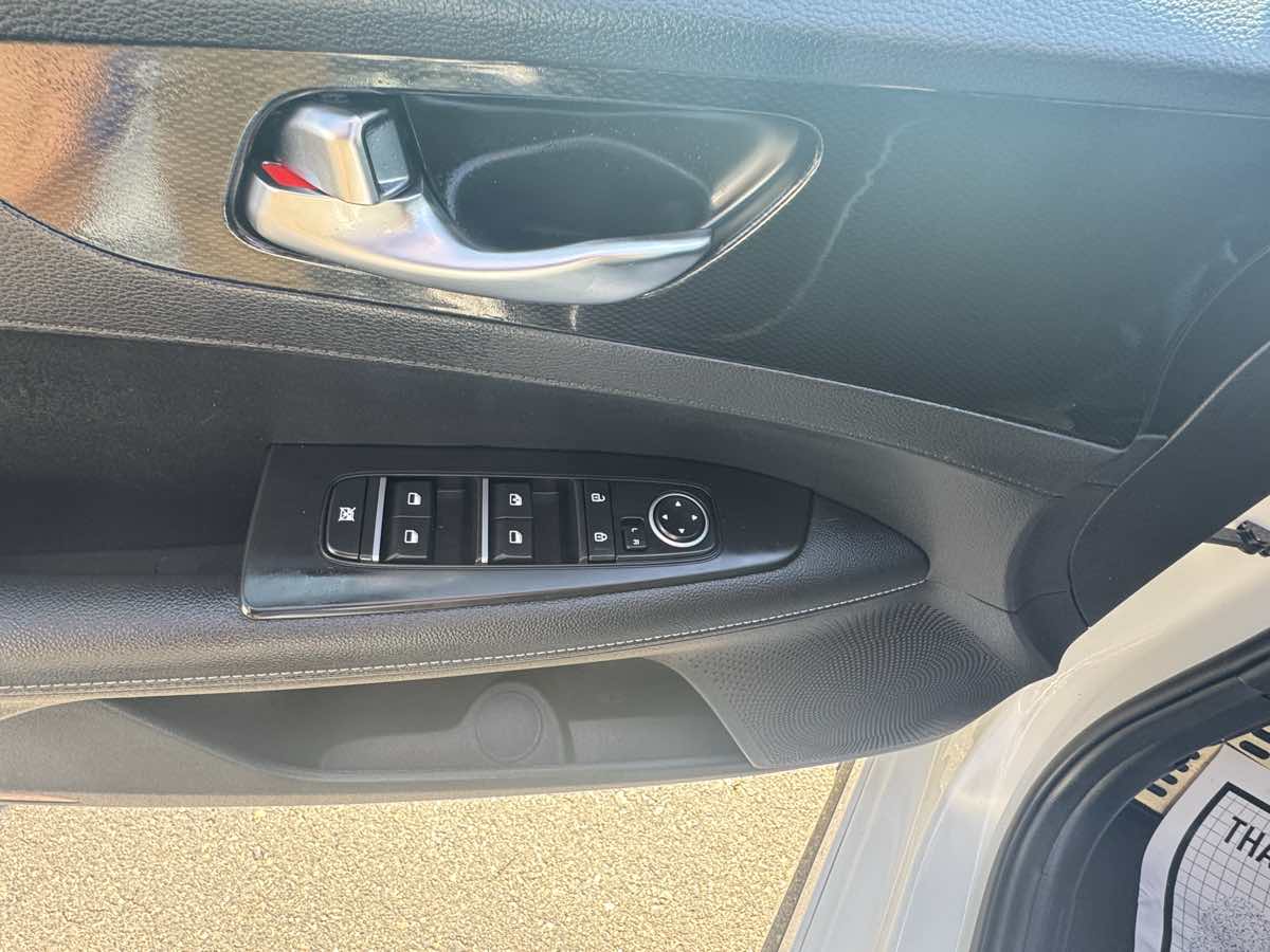 2023 Kia Forte GT-Line photo 11