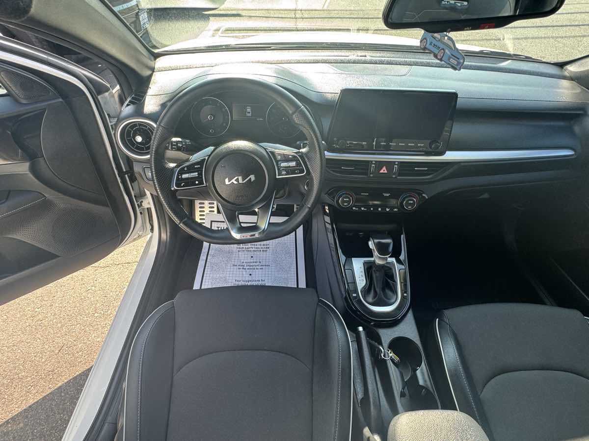 2023 Kia Forte GT-Line photo 13