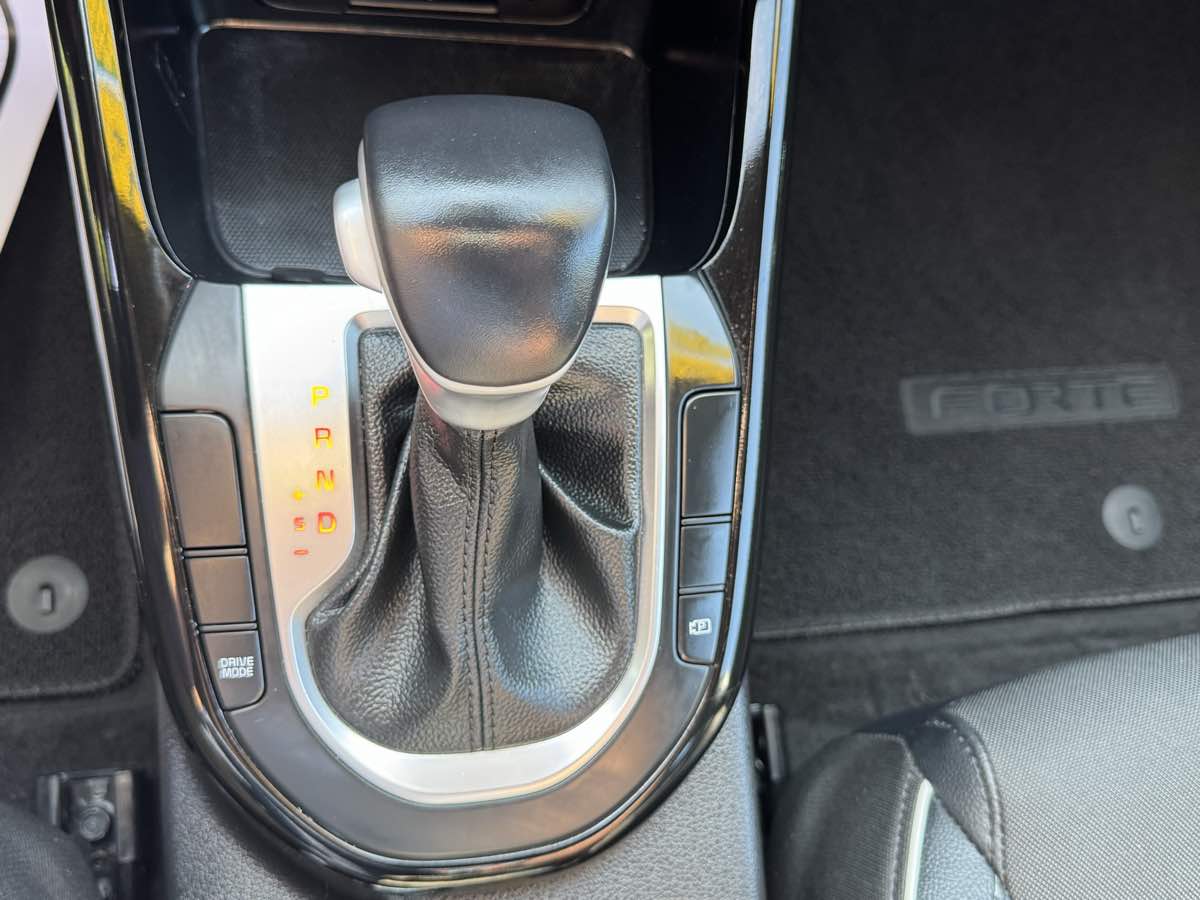 2023 Kia Forte GT-Line photo 18