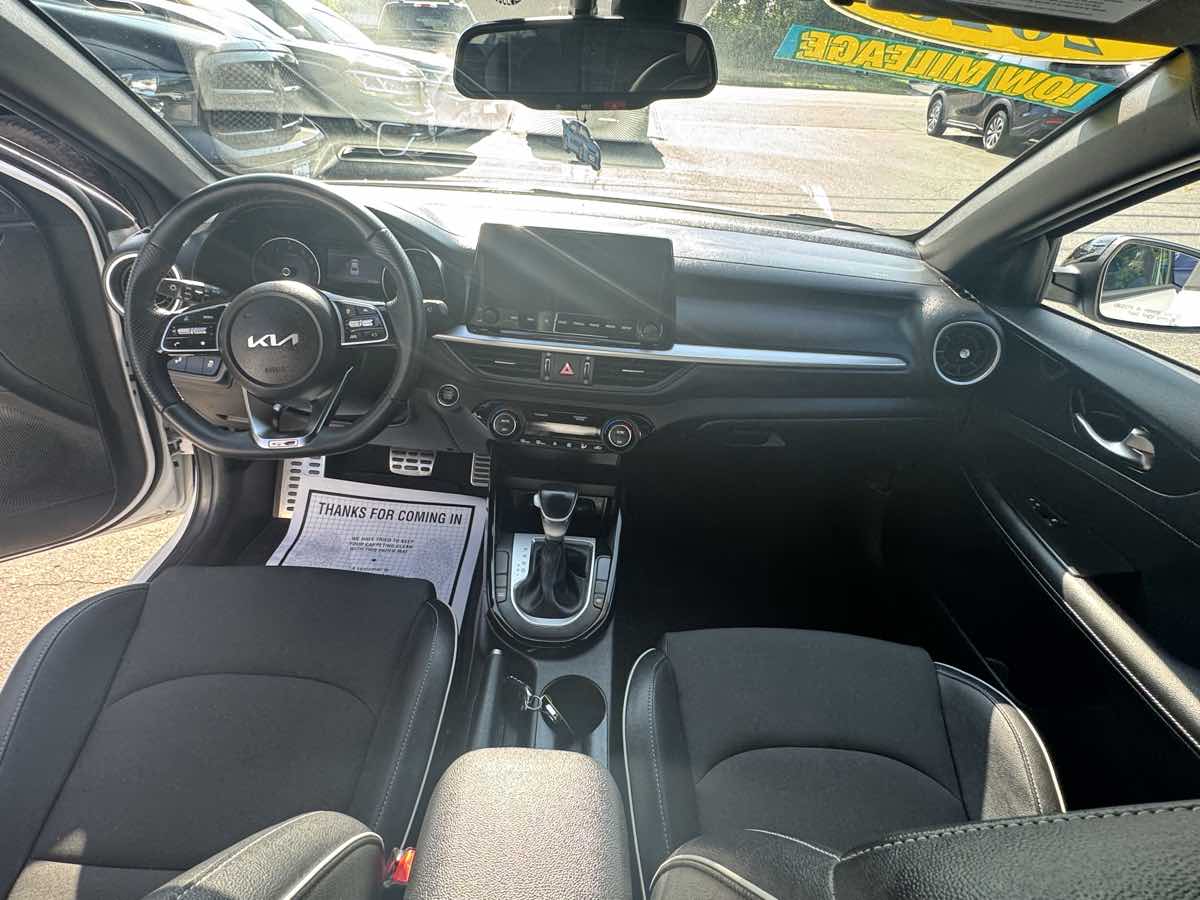2023 Kia Forte GT-Line photo 19