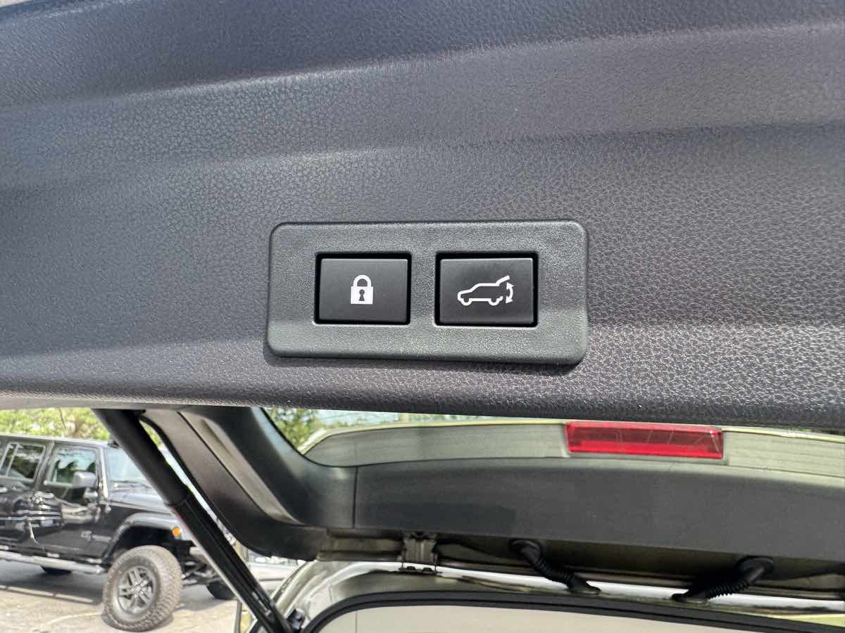 2022 Subaru Ascent Limited photo 29