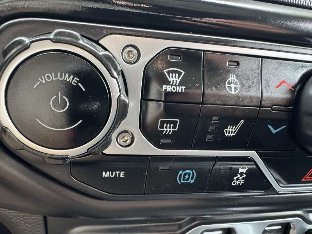 2023 Jeep Wrangler 4xe Sahara photo 7