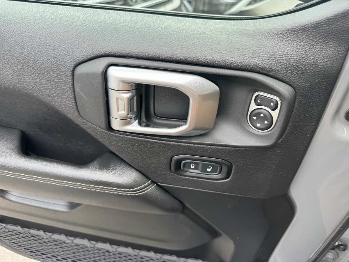 2023 Jeep Wrangler 4xe Sahara photo 15