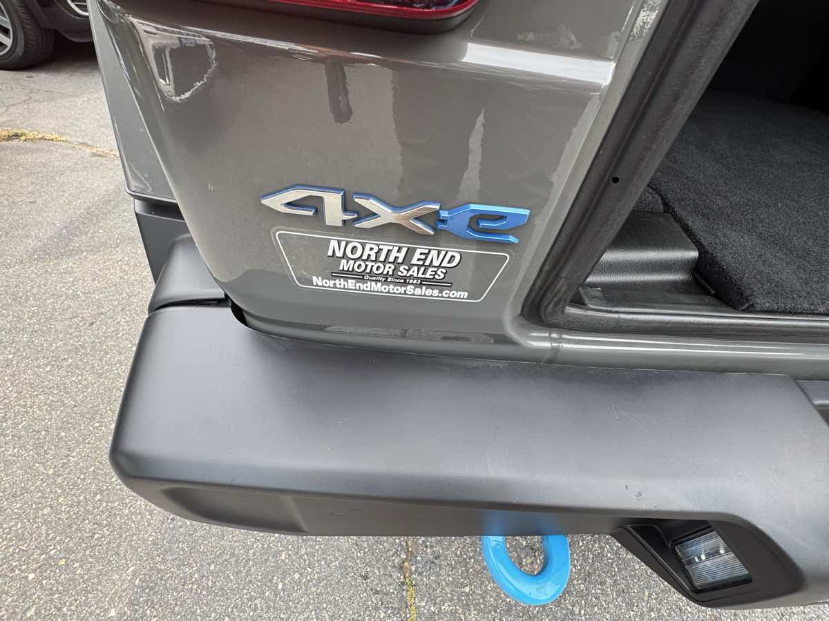2023 Jeep Wrangler 4xe Sahara photo 2