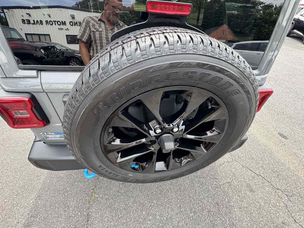 2023 Jeep Wrangler 4xe Sahara photo 5