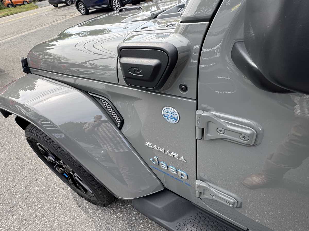 2023 Jeep Wrangler 4xe Sahara photo 3