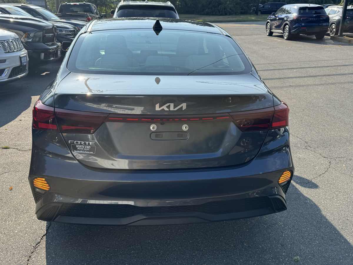 2023 Kia Forte LXS photo 2