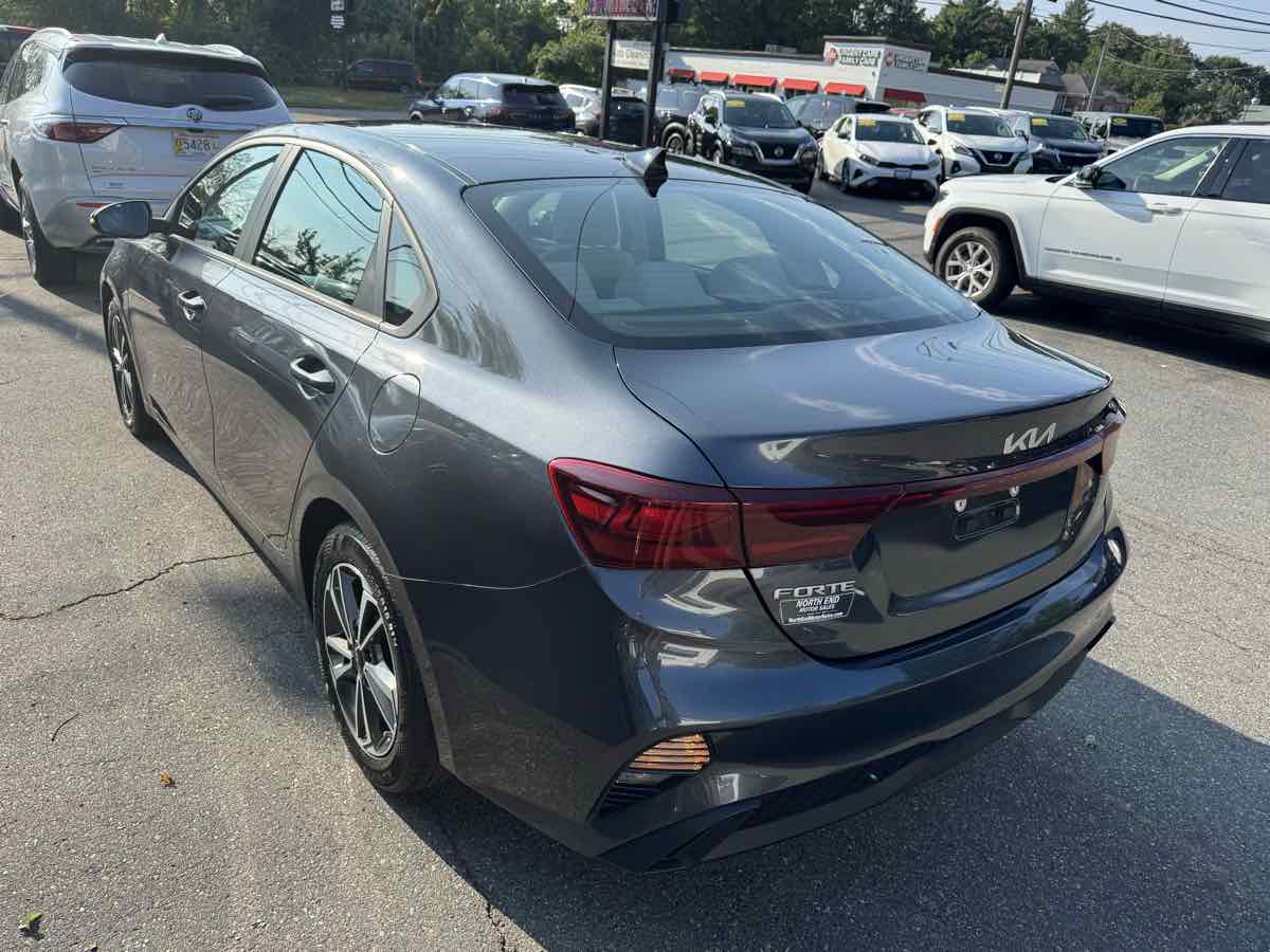 2023 Kia Forte LXS photo 3