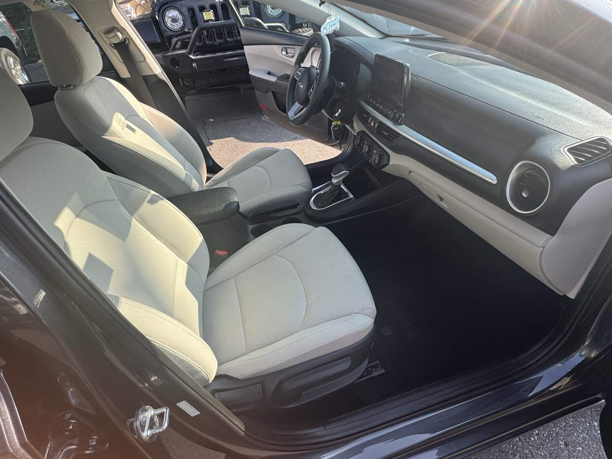 2023 Kia Forte LXS photo 12