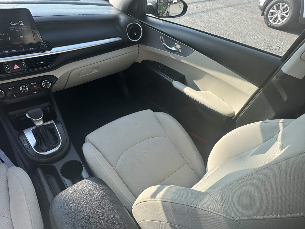 2023 Kia Forte LXS photo 13
