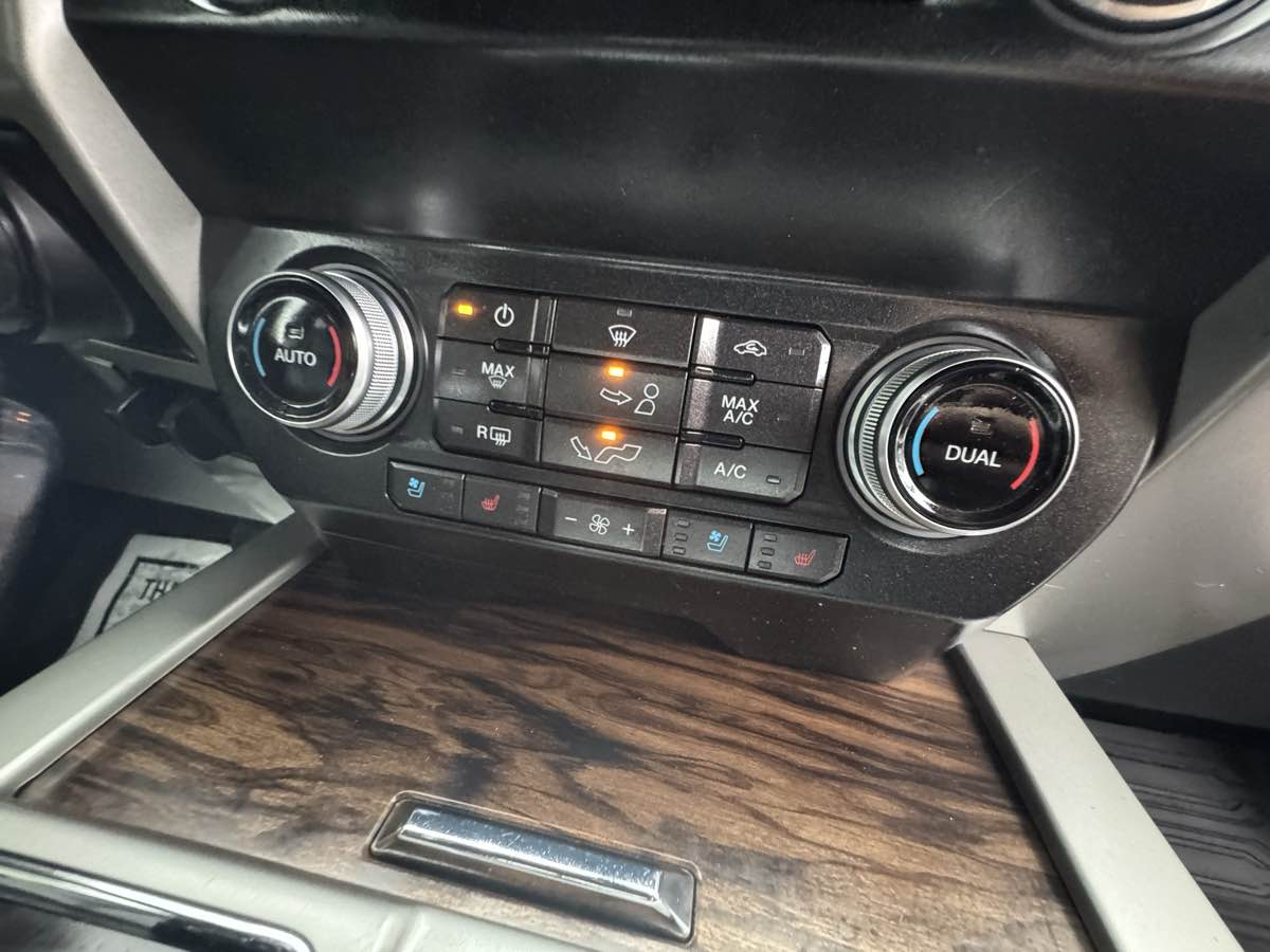 2019 Ford F-150 Lariat photo 20