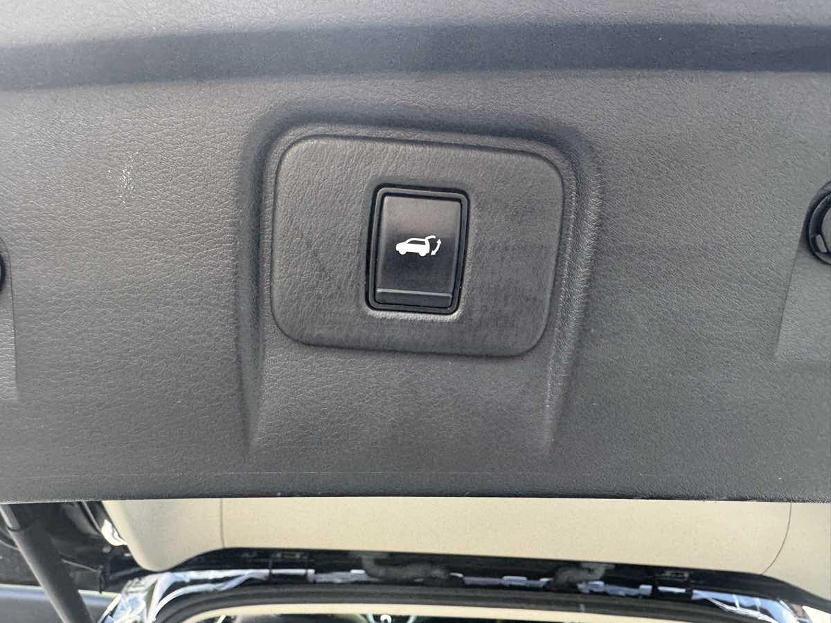 2021 Nissan Murano SV photo 23
