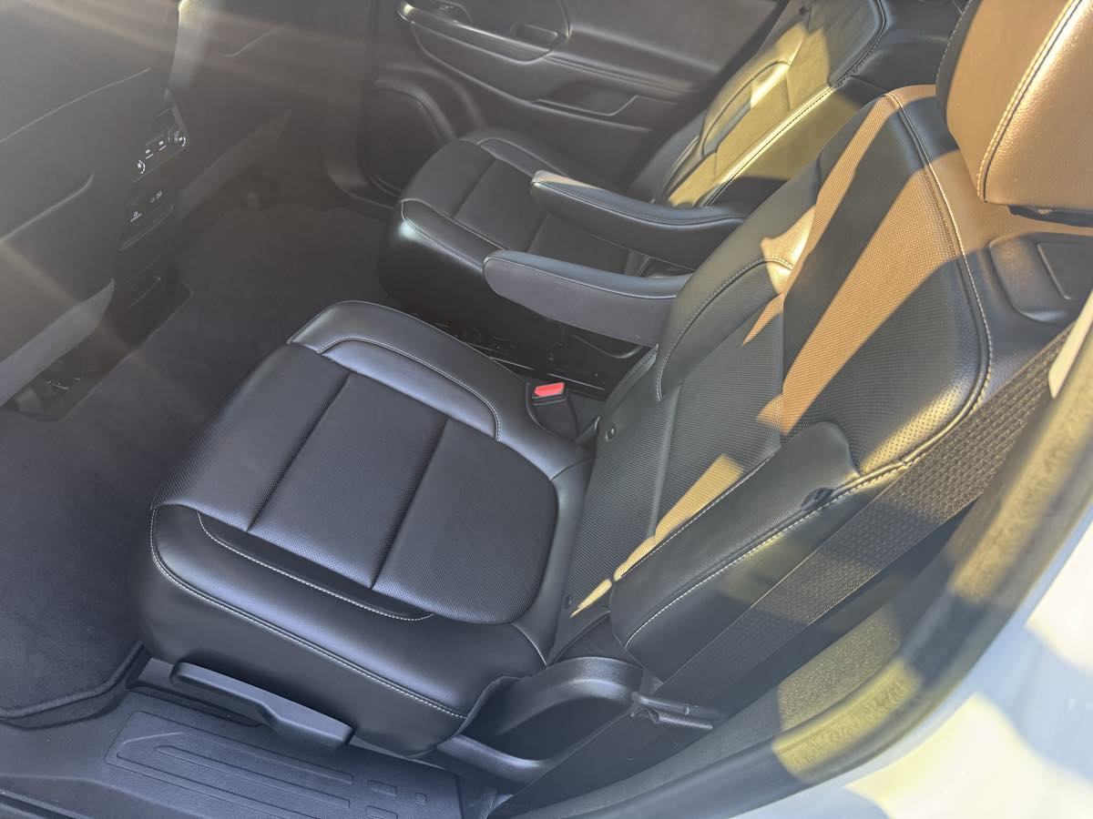 2023 Gmc Acadia SLT photo 23
