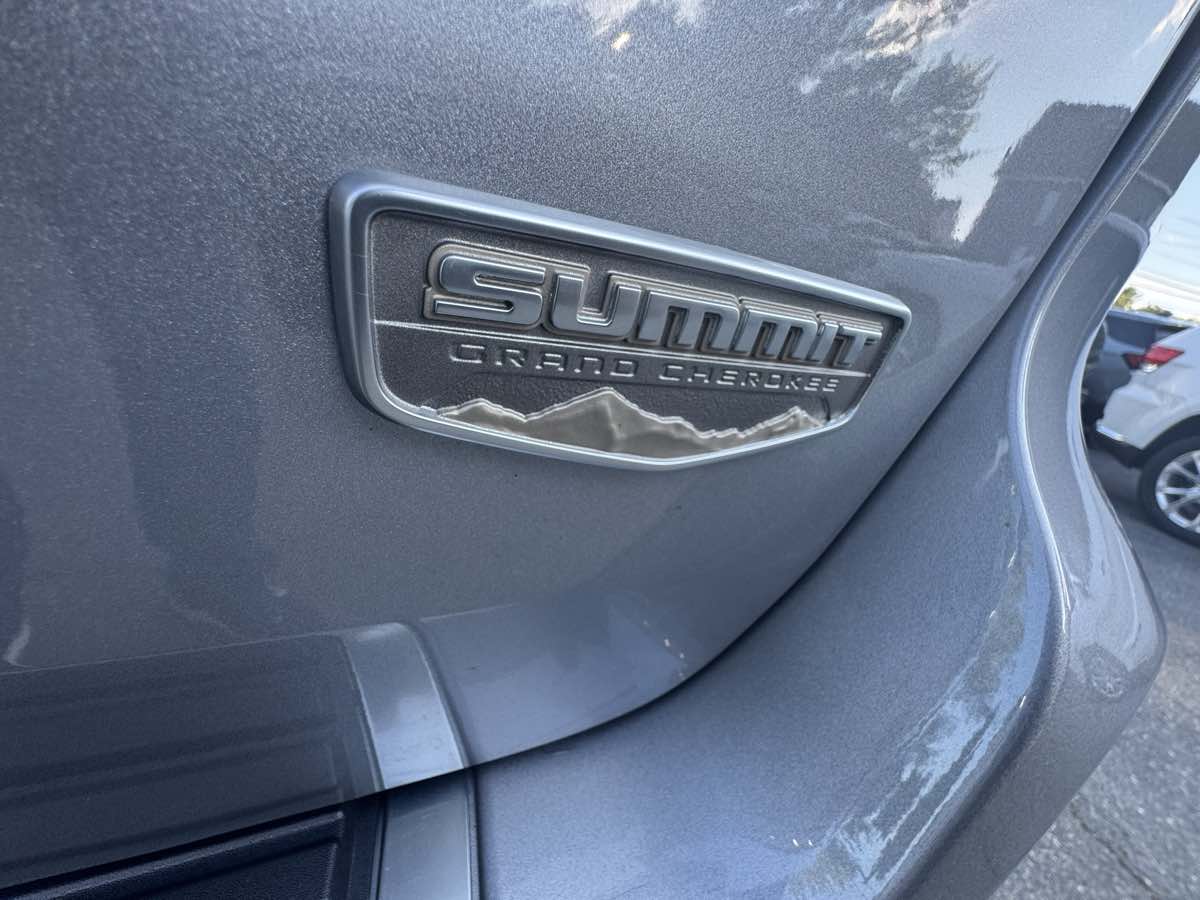 2021 Jeep Grand Cherokee Summit photo 9