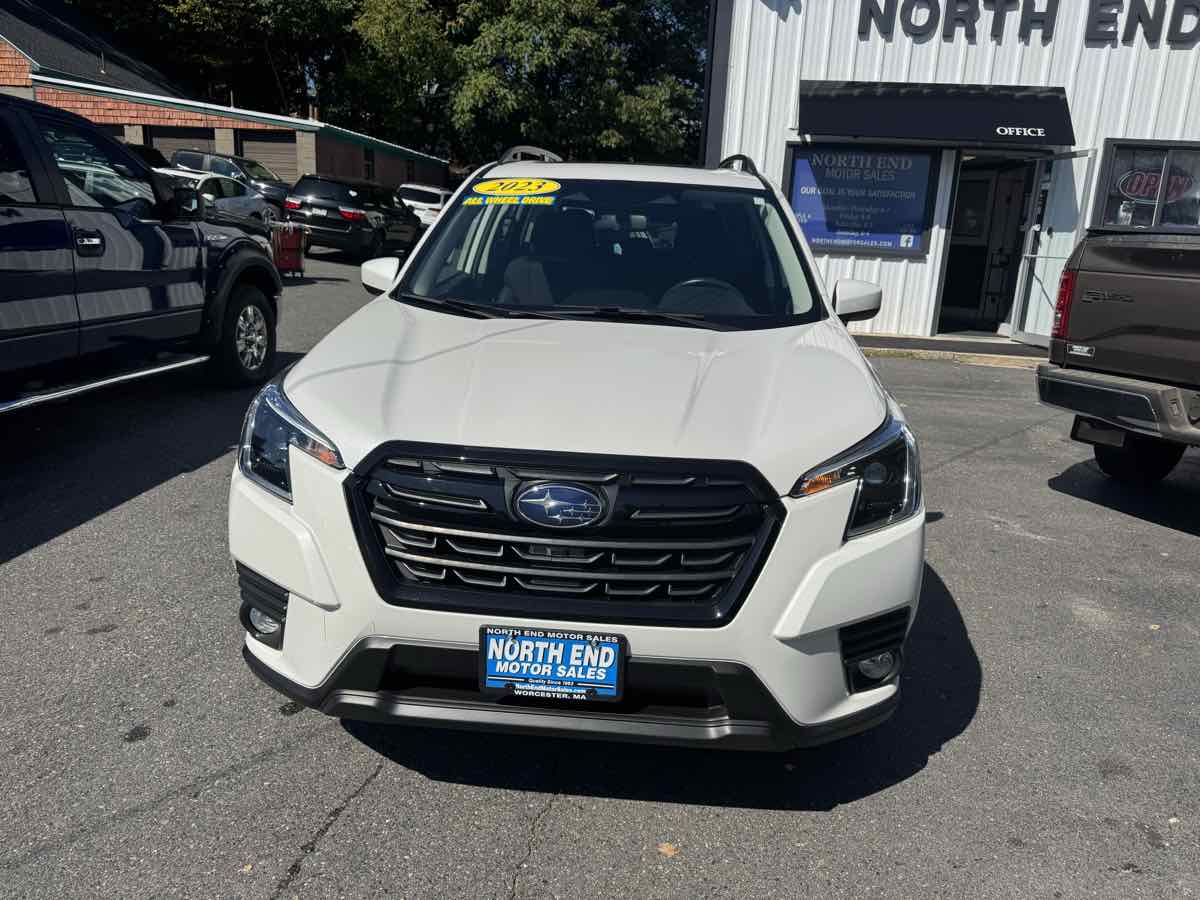 2023 Subaru Forester Premium Base photo 2
