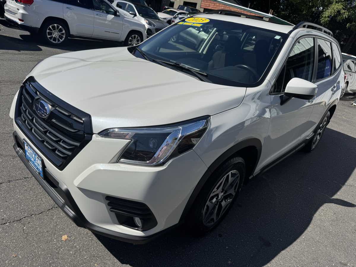 2023 Subaru Forester Premium Base photo 3