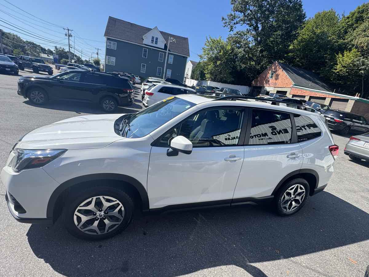2023 Subaru Forester Premium Base photo 4