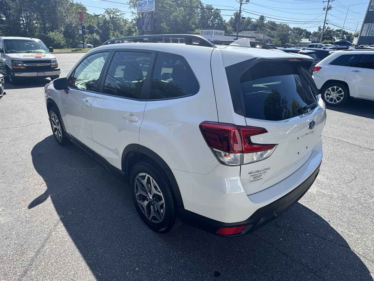 2023 Subaru Forester Premium Base photo 5