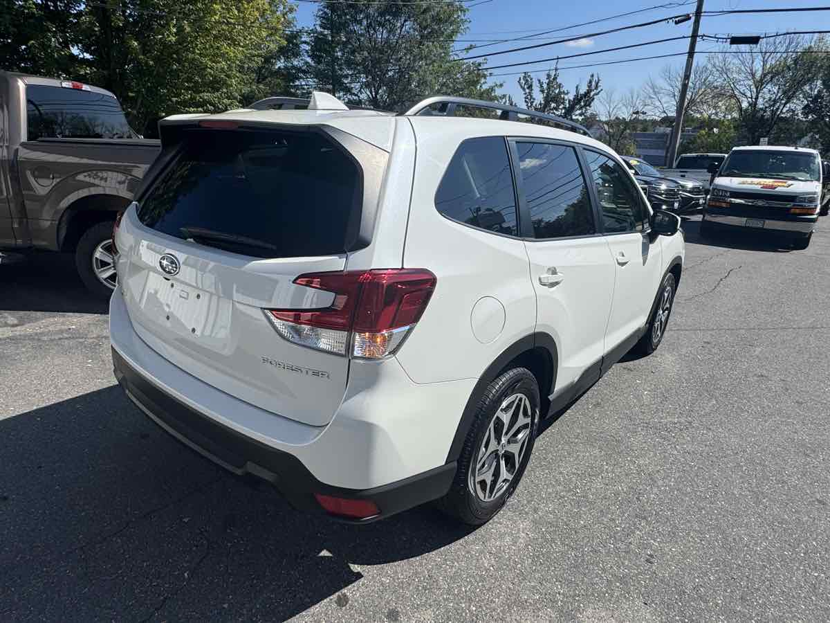 2023 Subaru Forester Premium Base photo 7