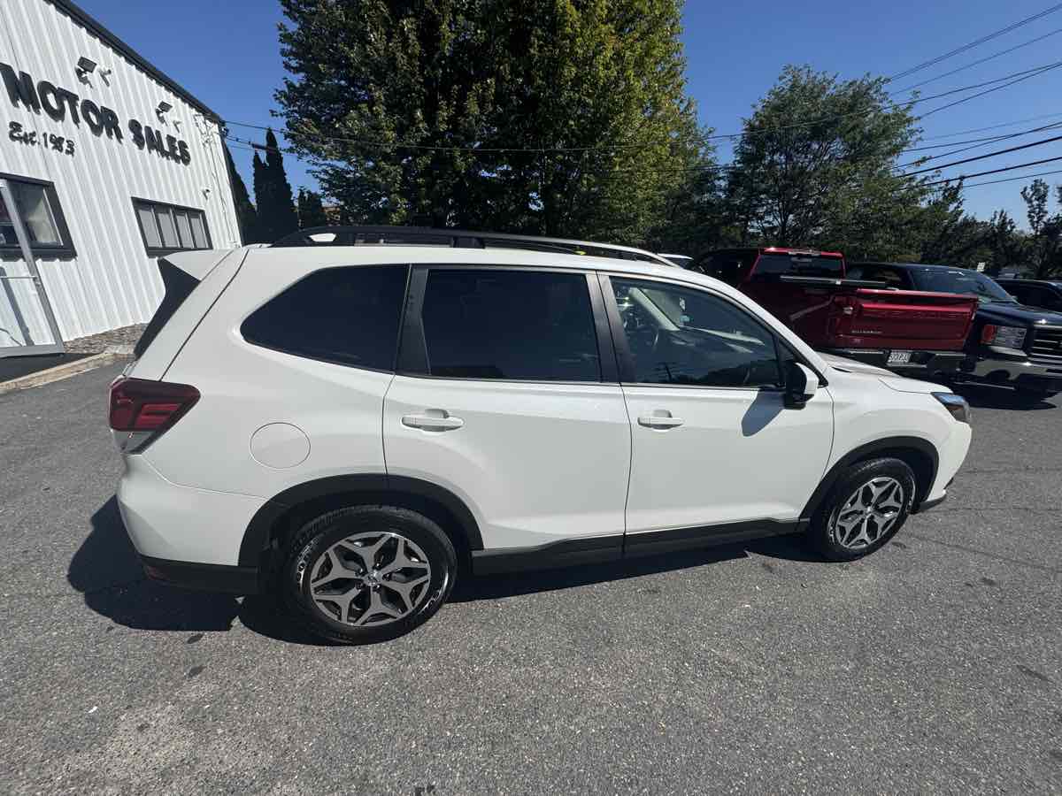 2023 Subaru Forester Premium Base photo 8