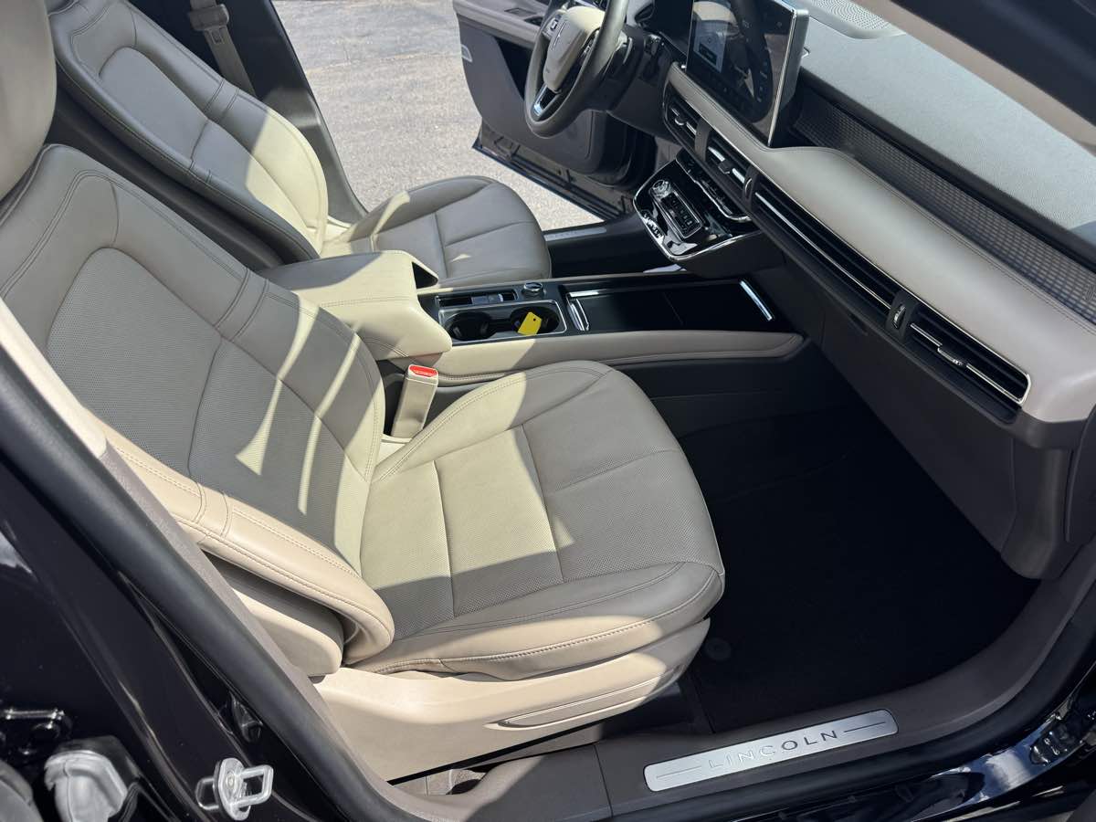 2024 Lincoln Corsair Premiere photo 17