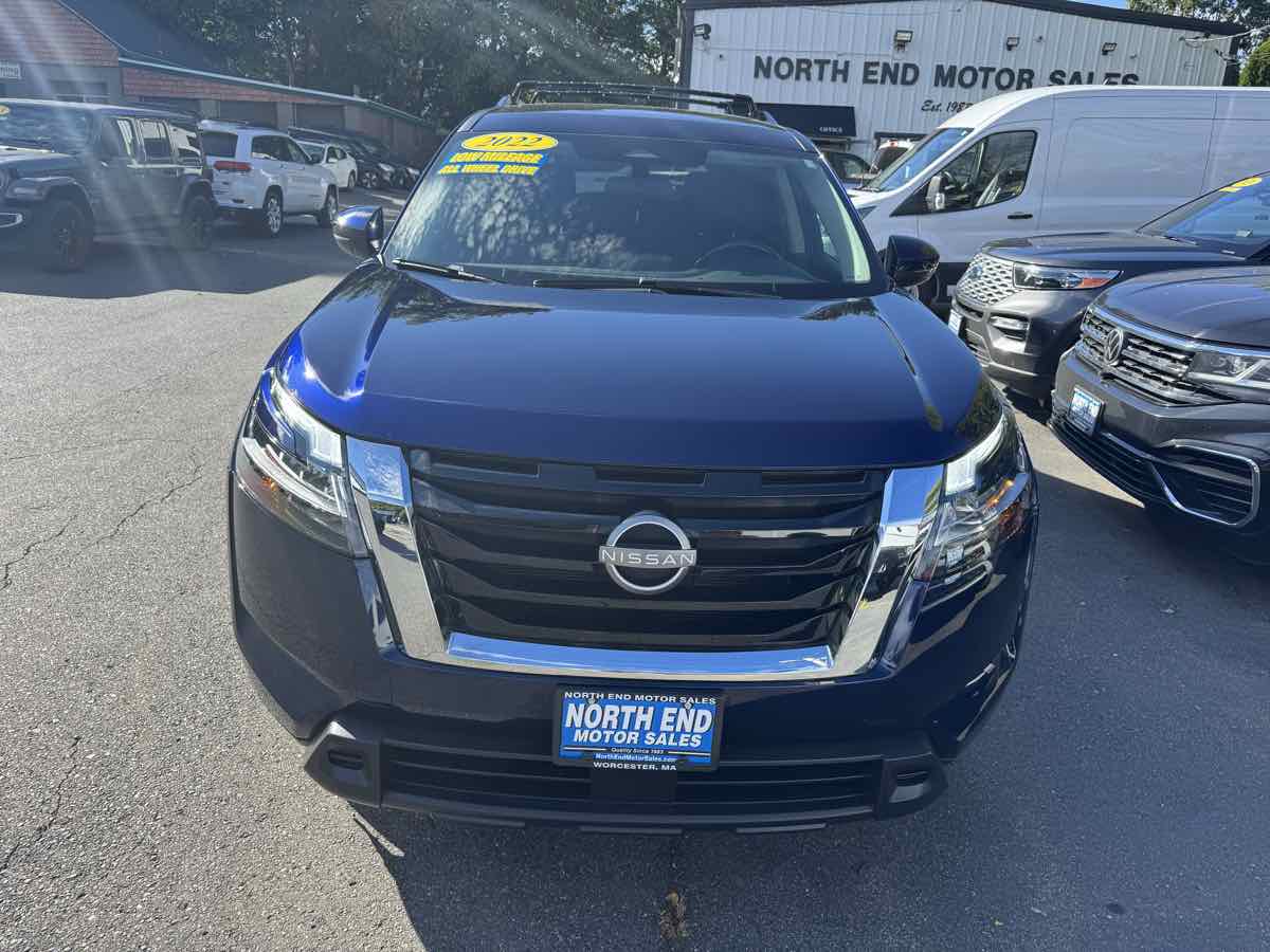 2022 Nissan Pathfinder SV photo 2