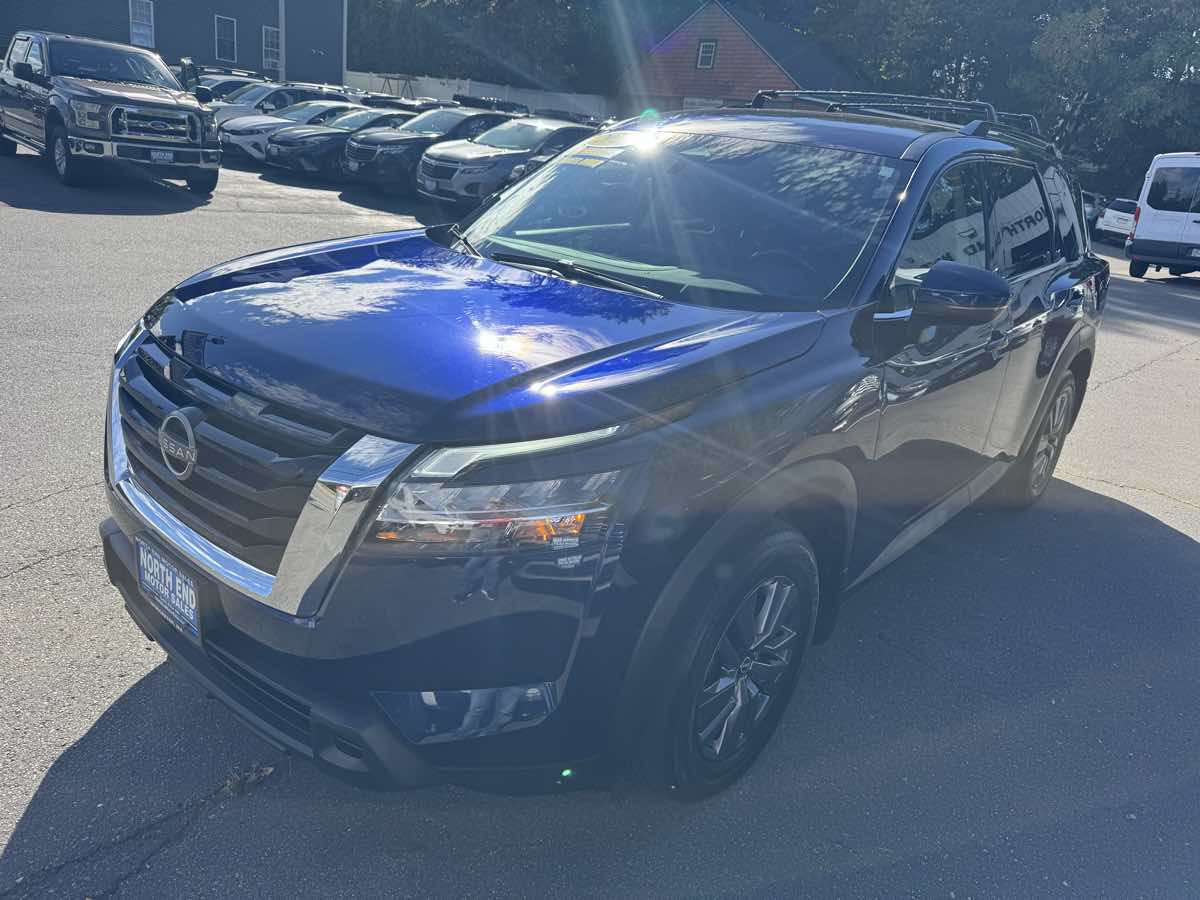 2022 Nissan Pathfinder SV photo 3