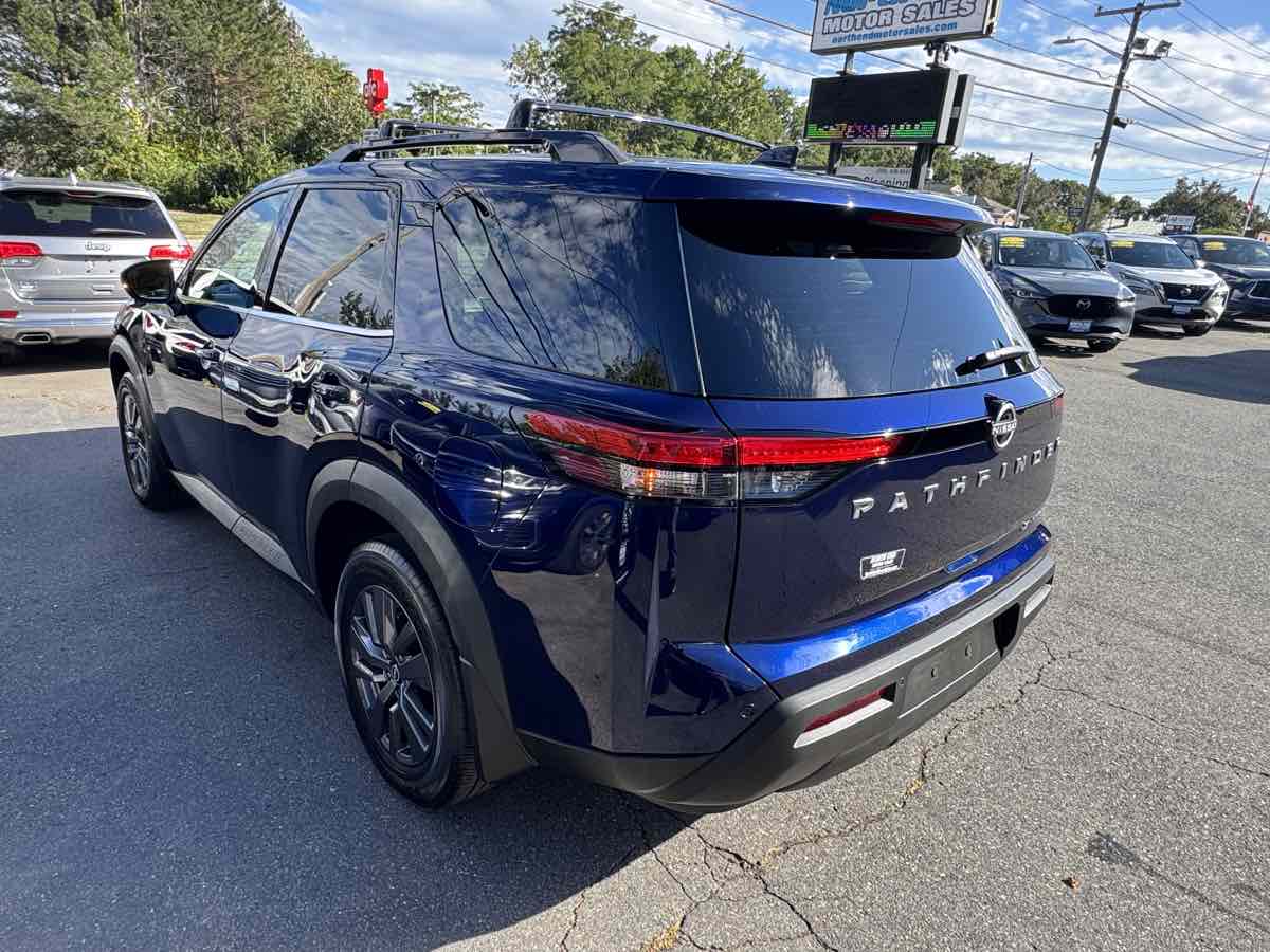 2022 Nissan Pathfinder SV photo 5