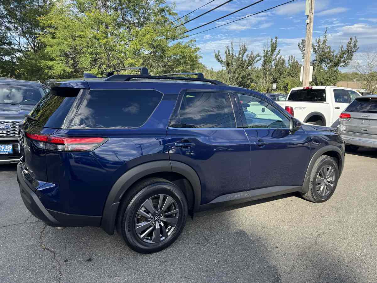 2022 Nissan Pathfinder SV photo 7