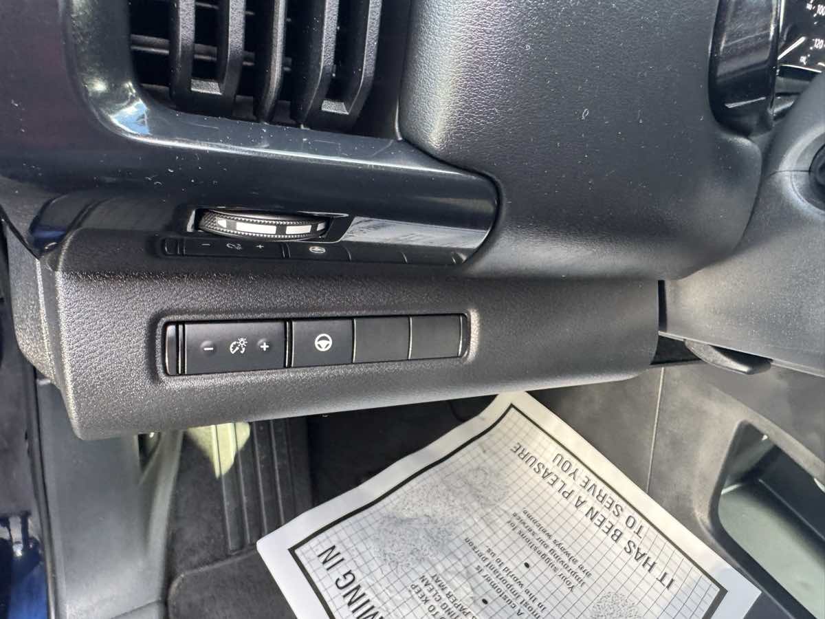 2022 Nissan Pathfinder SV photo 12