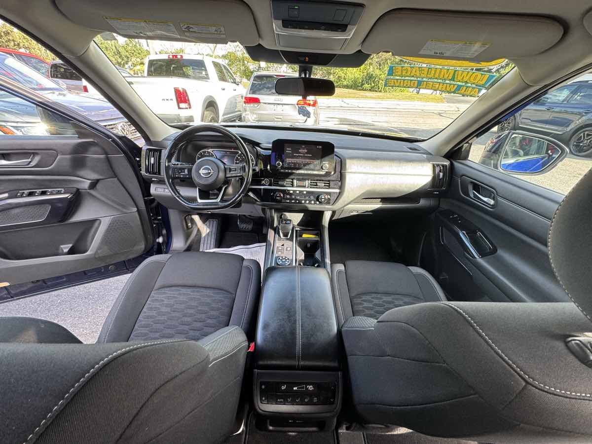 2022 Nissan Pathfinder SV photo 15