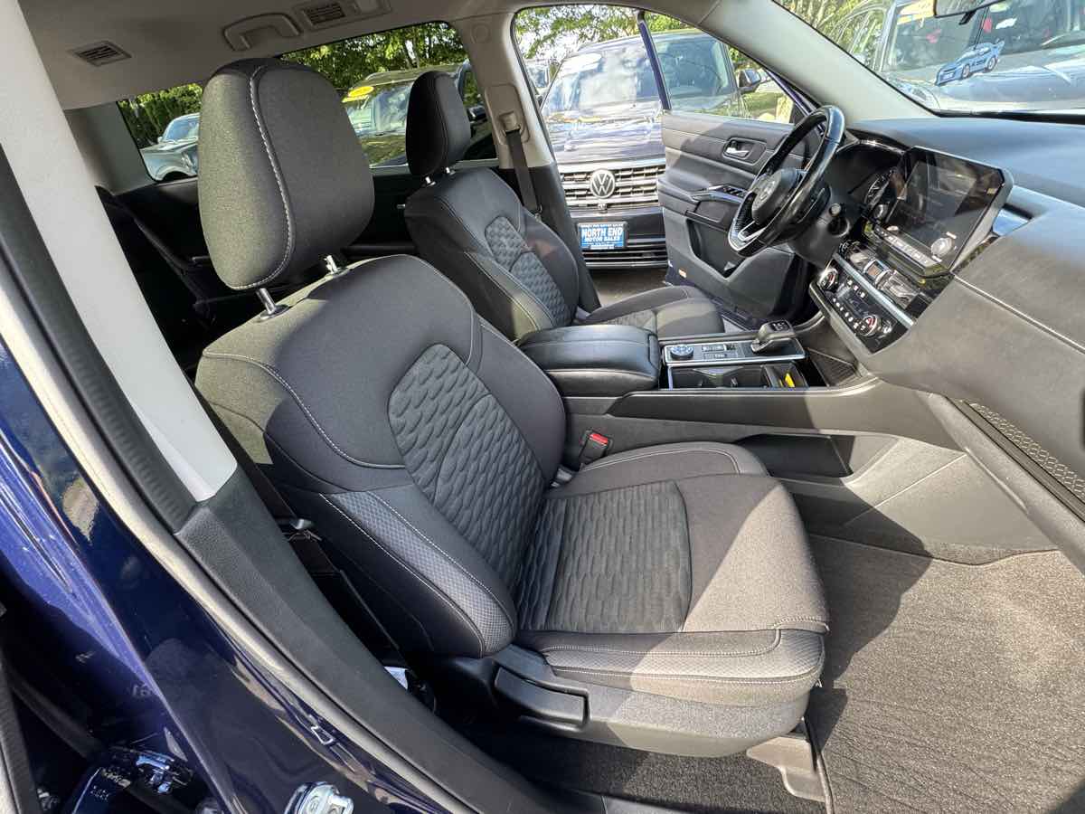 2022 Nissan Pathfinder SV photo 17