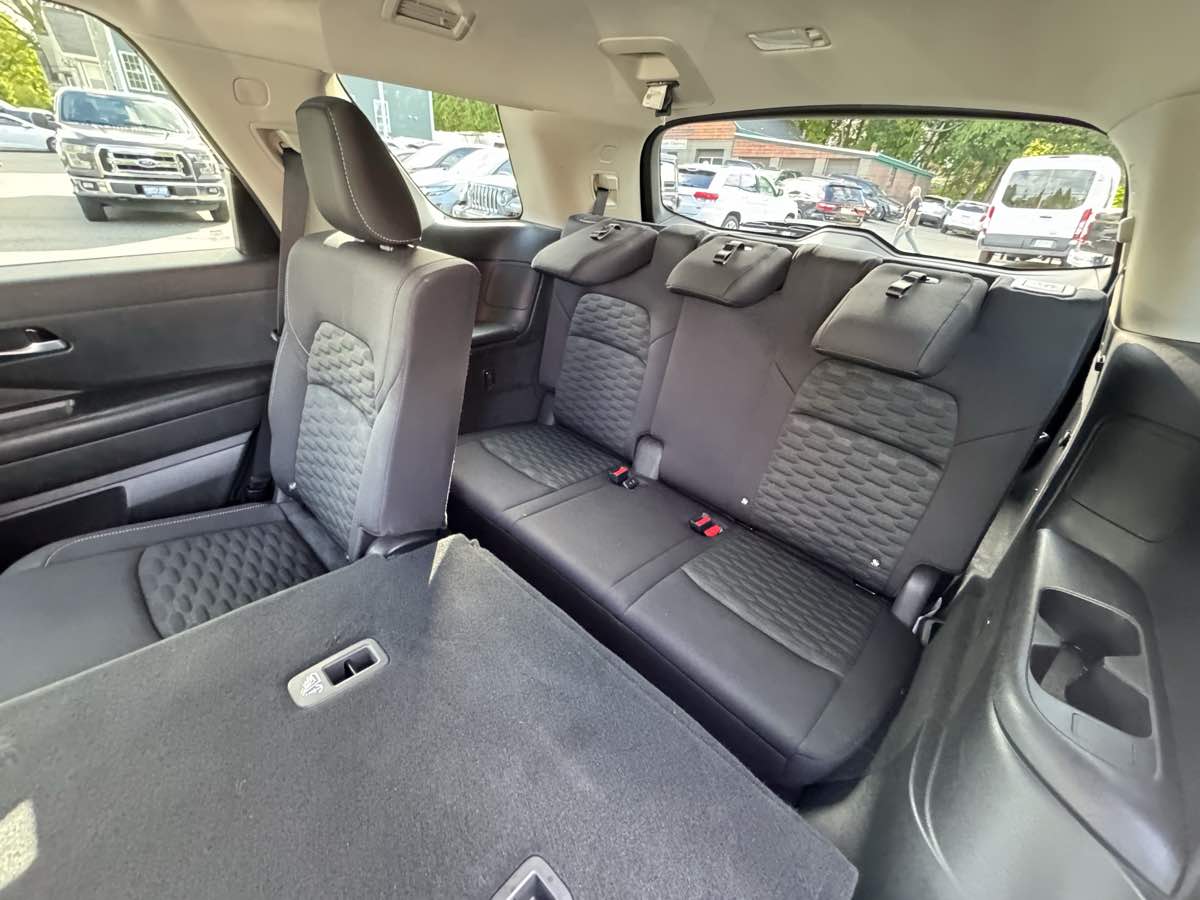 2022 Nissan Pathfinder SV photo 19
