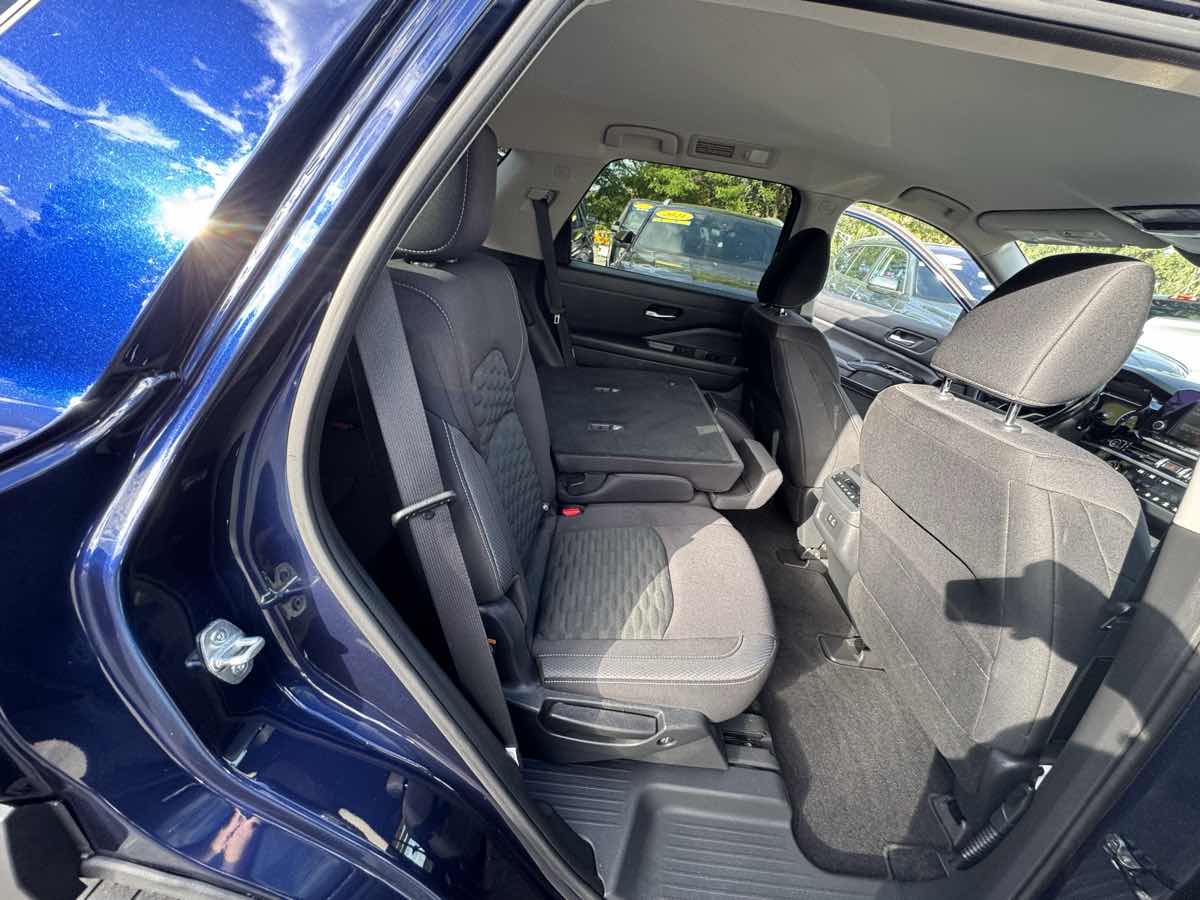 2022 Nissan Pathfinder SV photo 21