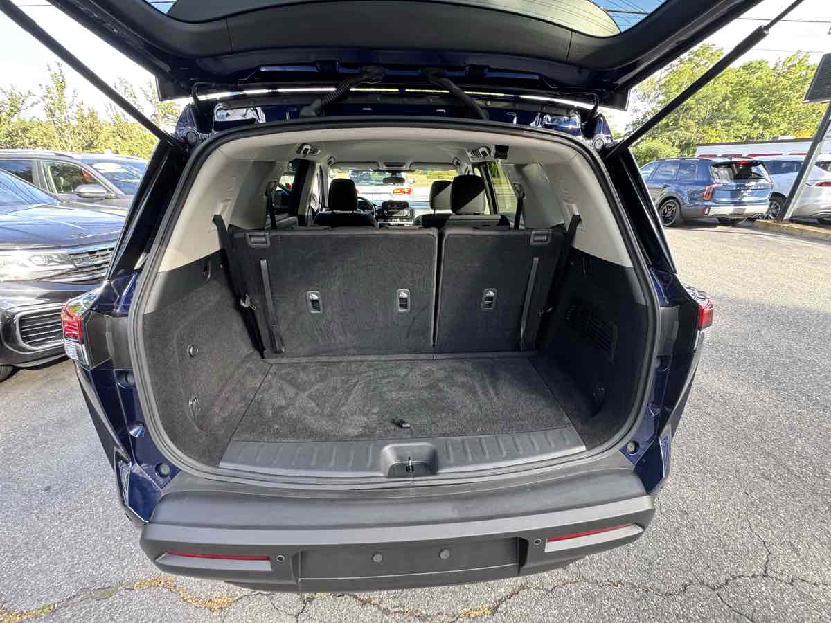 2022 Nissan Pathfinder SV photo 22