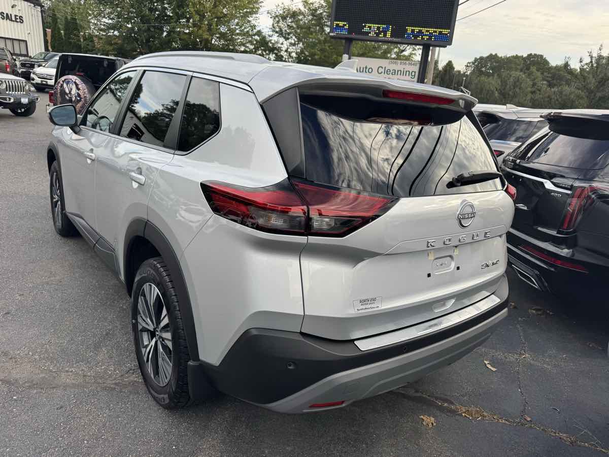 2022 Nissan Rogue SV photo 5